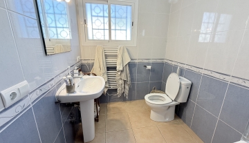 Resa estates ibiza for sale te koop villa huis zwembad san jose bathroom 3.jpeg